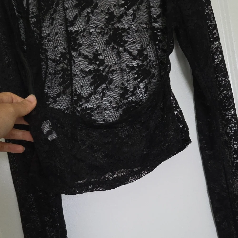 Chic Black Lace Long Sleeve Blouse - Picture 12 of 12